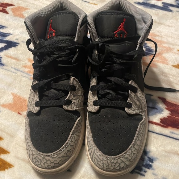 Kids air Jordan big boys size 7 . Black and gray. Good used condition. - Picture 3 of 8